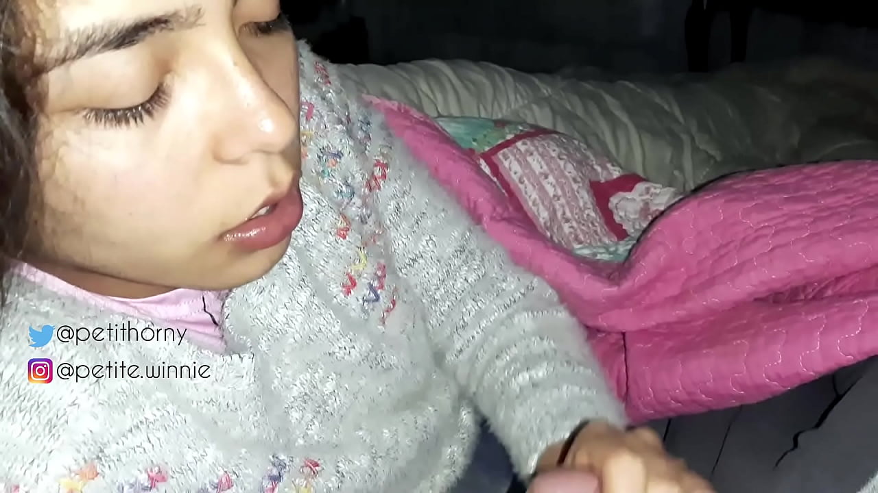 මම මගේ ස්වාමිපුරුෂයාගේ එකතු කරගත් කිරි සියල්ල ගිල දමමි - කම්මුල සමඟ දිව පෙන්වමින්