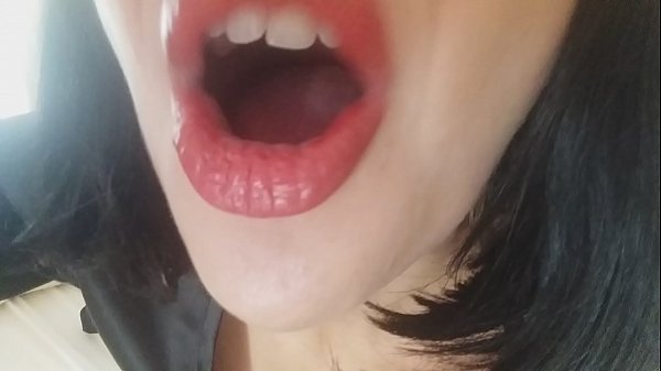 පැටියෝ ඔයාගෙ කුඩම්මා අද ඔයාට ඉස්කෝලේ යන්න දෙන්නෙ නෑ... මට ඔයාව ඕනවටත් වැඩියි...